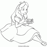 Alice com um copo em suas mãos