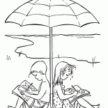 Crianças com menos de um guarda-chuva do sol