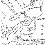 Coelho decora a árvore de Natal